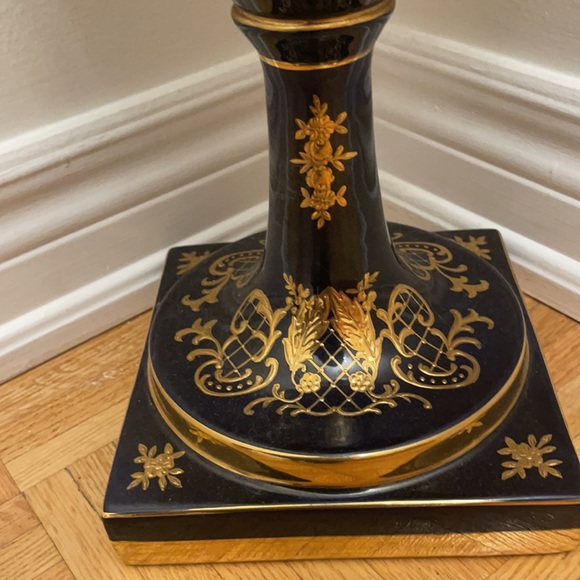 Vase - Picture 4 of 9